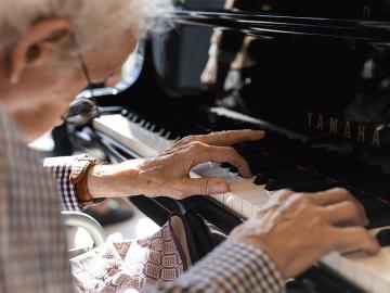 De voordelen van muziektherapie voor ouderen