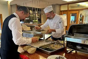Repas à thème à la résidence Domaine Churchill