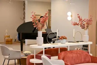 Salon avec piano de la résidence Ten Berch