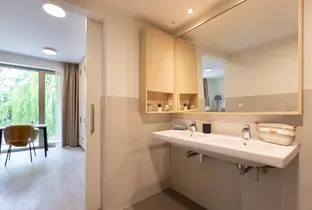 Salle de bain dans une chambre de la résidence Ten Berch