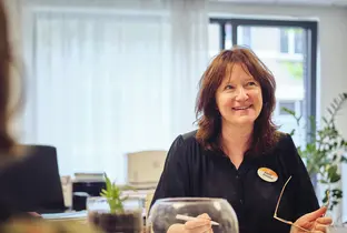 Annick, directrice de la résidence Rubens (06-08-26)