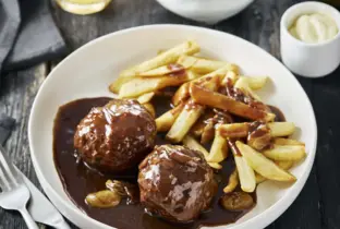 Repas boulettes-frites à la résidence Saint-François