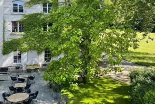 Terrasse et jardin de la résidence Château Chenois