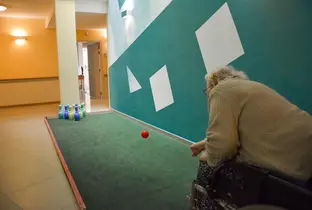 Activité bowling à la résidence Top Senior