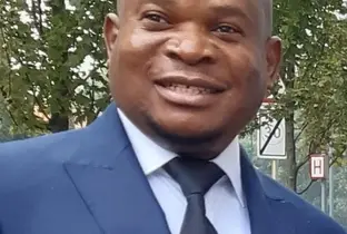 Félicien Ilunga, directeur de la résidence Carina (03-08-26)