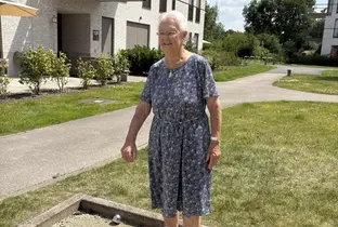 Résidente participant à une activité à la résidence Hardoy AW