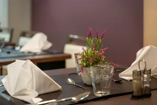 Table du restaurant de la résidence Clos sur la Fontaine