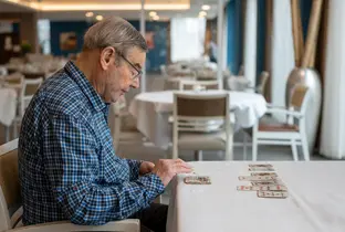 Résident réalisant une réussite à la résidence Ter Eyke dans le cadre du projet Living