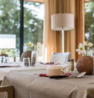 Table du restaurant de la résidence Closière Cornet