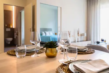 Table à manger dans une chambre de la résidence Pitthem AW
