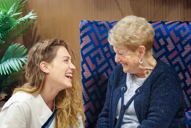 Résidente & Stéphanie, infirmière à la résidence Jean de Nivelles